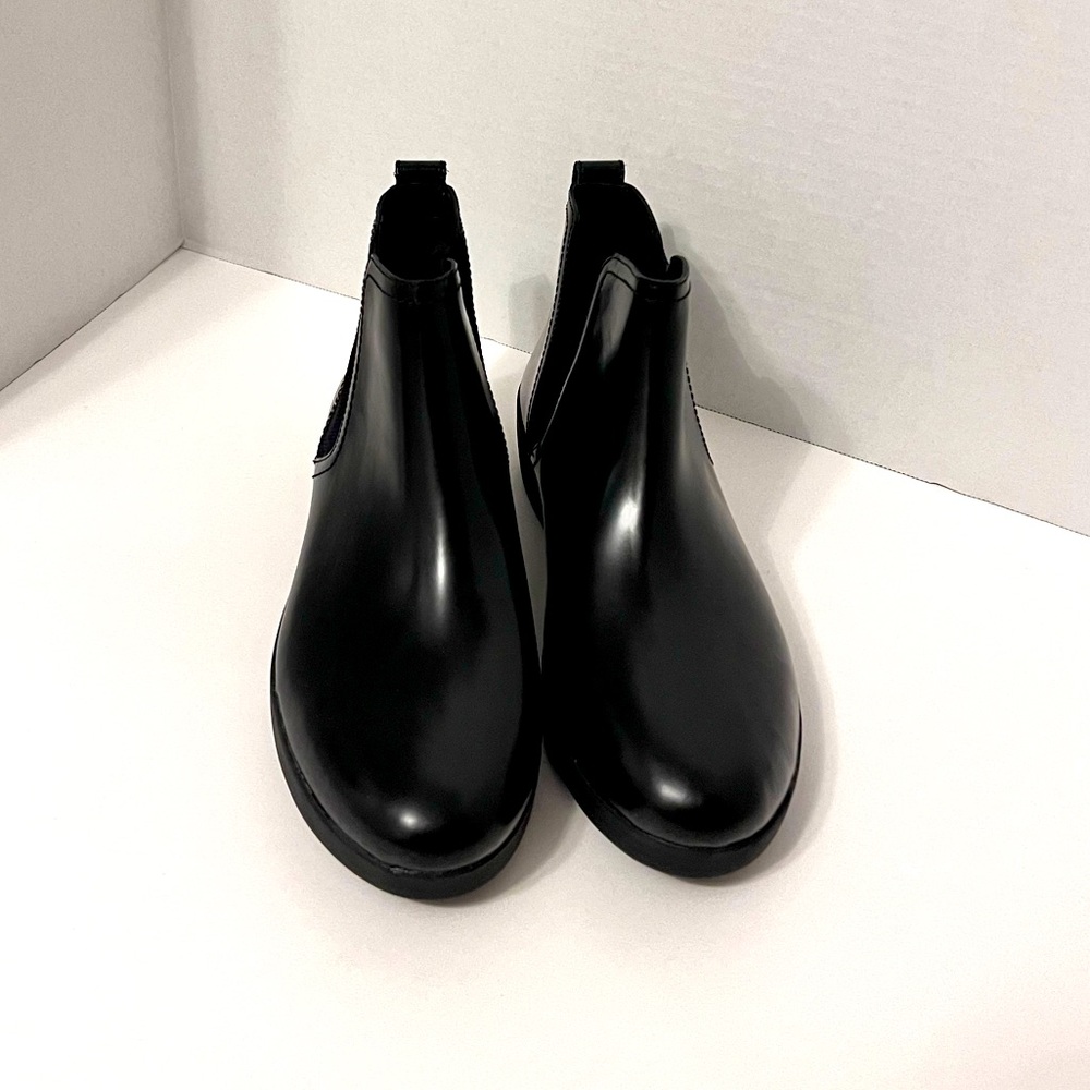 NEW black fitflop boot